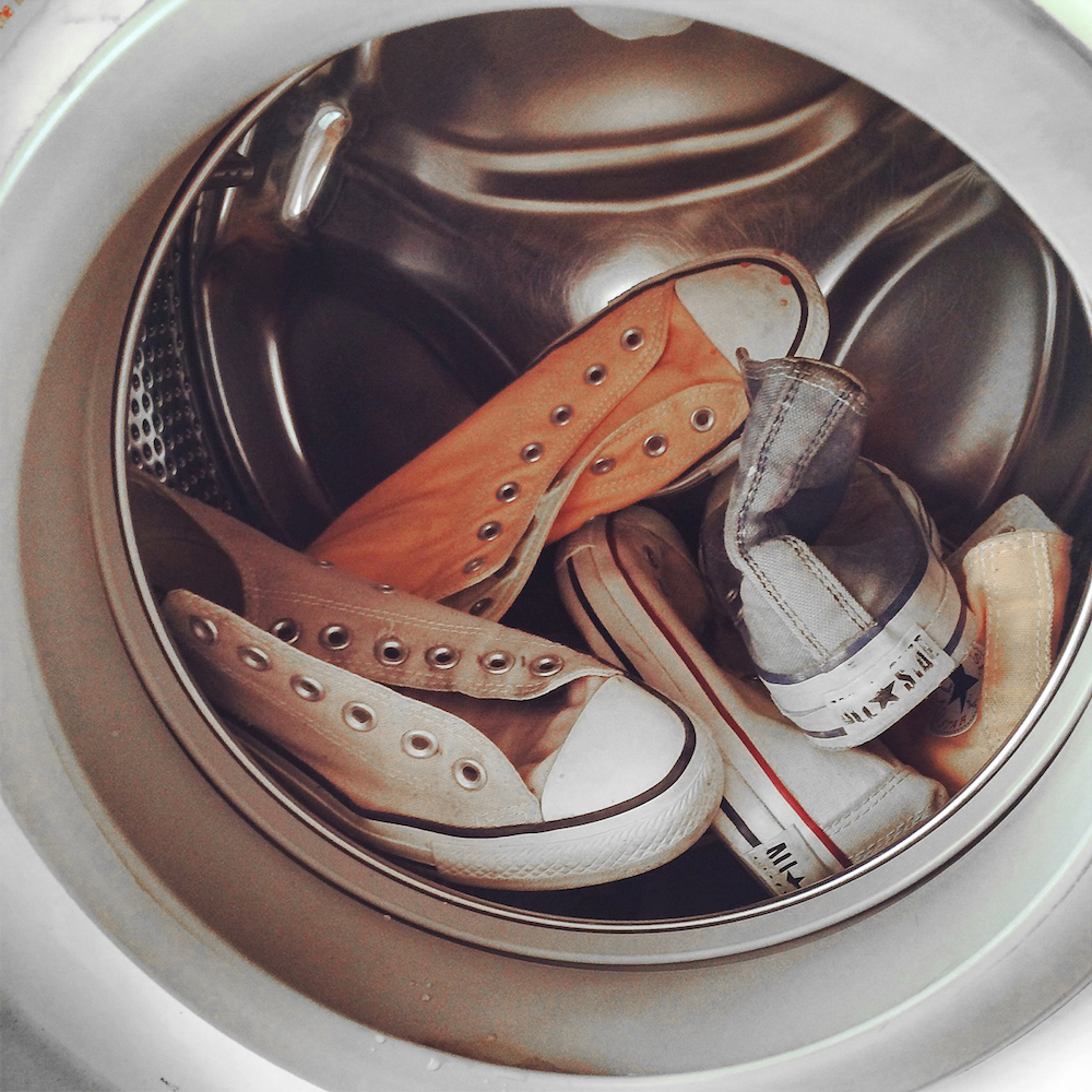 posso lavare le converse bianche in lavatrice